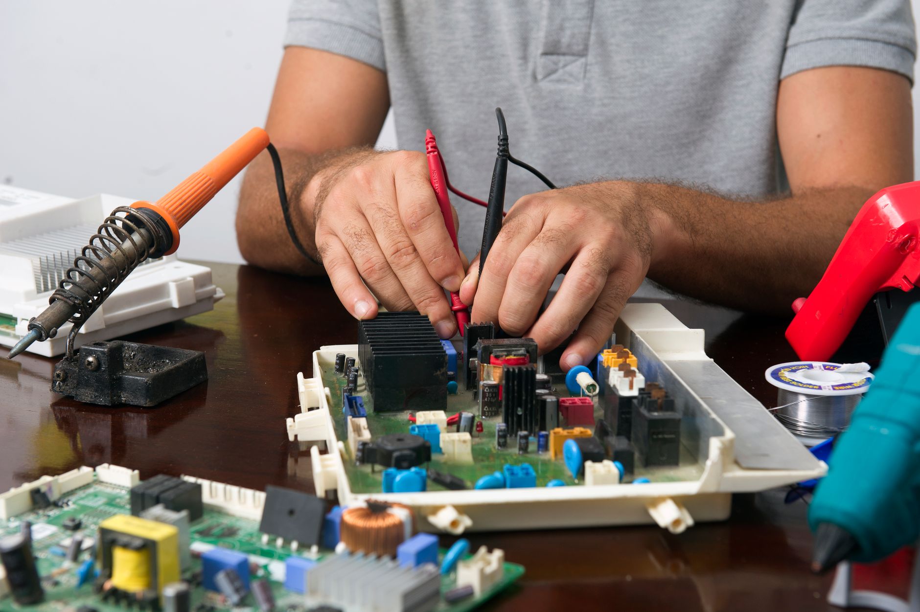 Réparation électroménager équipe à Vaulx-en-Velin